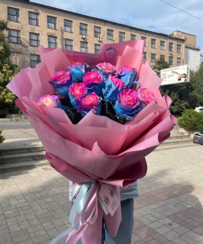 Букет разноцветных роз