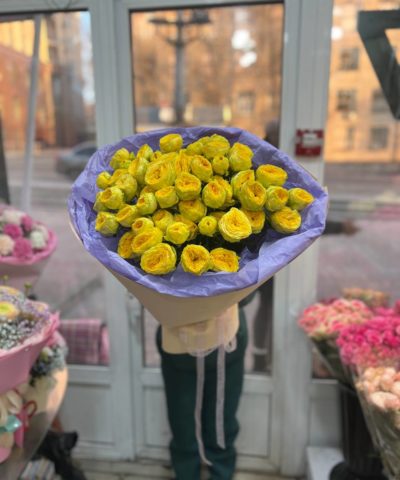 Alternative view of Букет кустовых желтых пионовидных роз