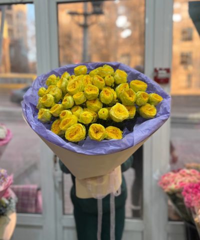 Букет кустовых желтых пионовидных роз