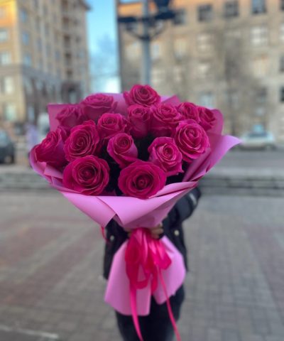 Букет ярких розовых роз, Цветы на 14 февраля