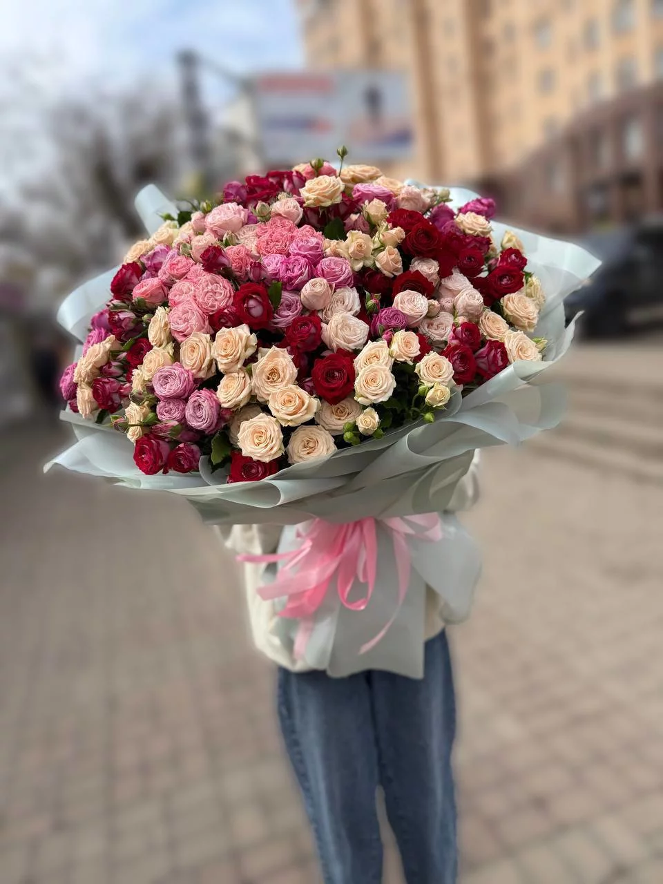 Vip монобукет из разноцветных роз