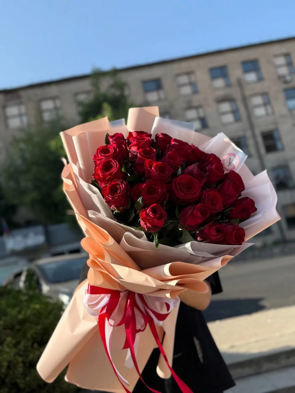 Монобукет красных роз — изображение 3