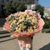 Монобукет кустовых роз с эвкалиптом