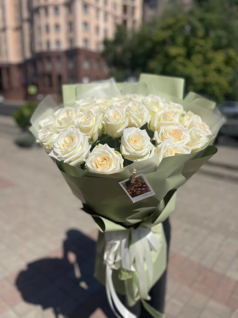 Монобукет из белых роз
