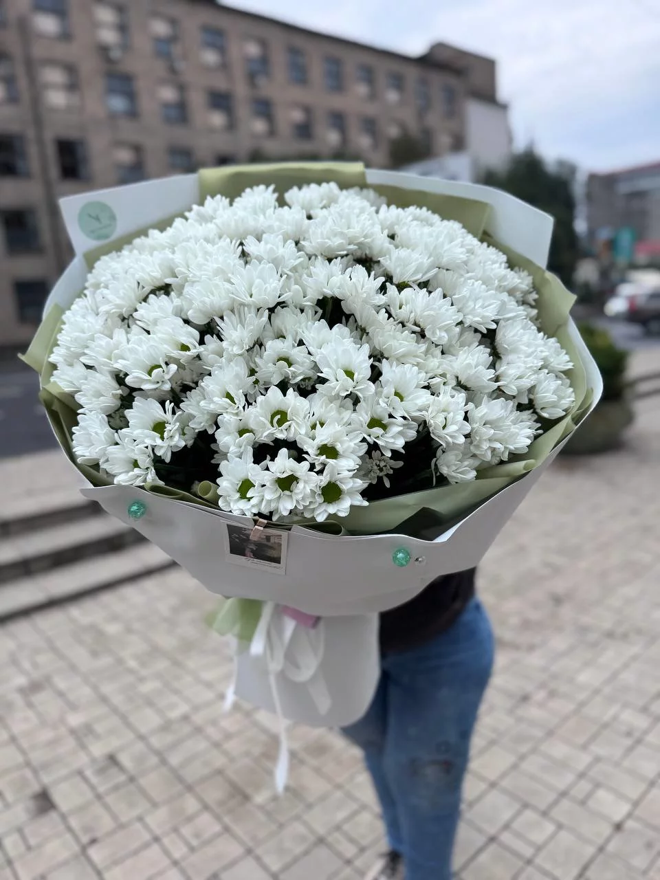 Монобукет из белых хризантем