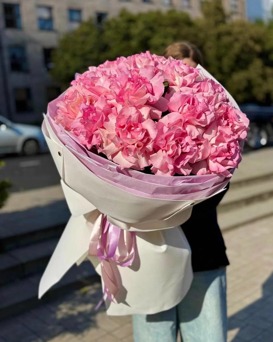 Букет с розовыми французскими розами