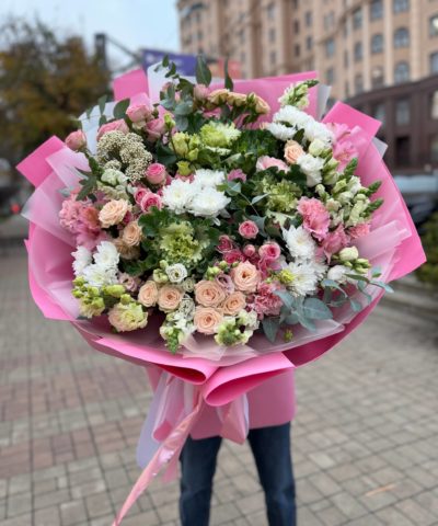 Alternative view of Сборный букет в нежных тонах с кремовой кустовой розой
