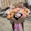 Сборный букет с розами в нежном оформлении