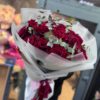 Букет красных роз с эвкалиптом