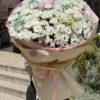 Букет из белых хризантем с лимониумом