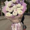 Букет с белыми георгинами и диантусами