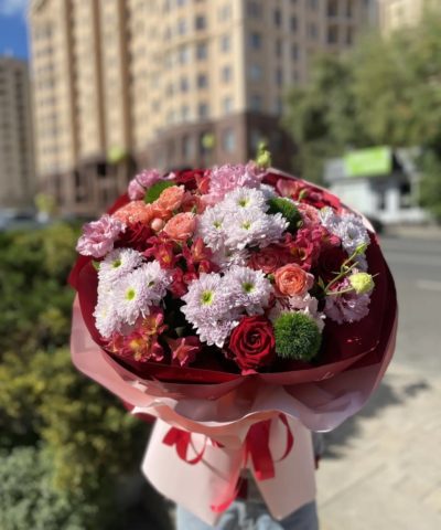 Большой букет с розами, хризантемами и альстромериями