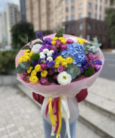 Alternative view of Большой яркий букет с голубой гортензией и розами
