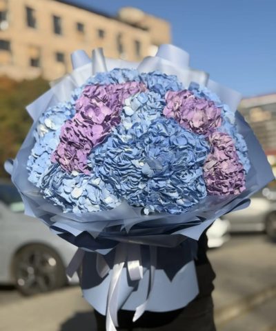 Alternative view of Большой букет из голубых и сиреневых гортензий
