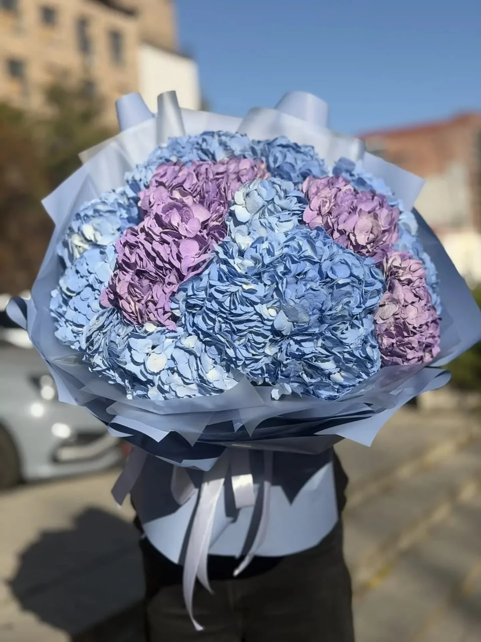 Большой букет из голубых и сиреневых гортензий — изображение 5